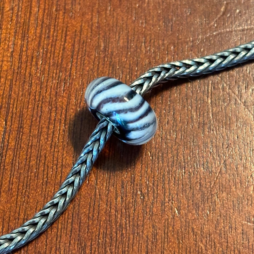 Trollbeads Gray Wolf bead